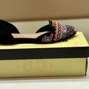 Restricted Black and Red Ethnic Pattern Flats
